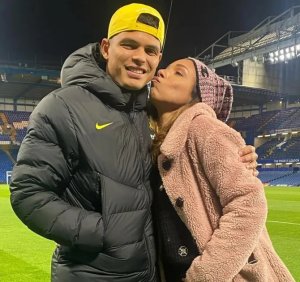 Umugore wa Thiago Silva yasabye ikintu gitangaje Chelsea 