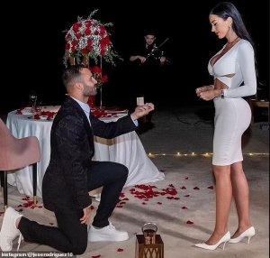 Jese wamenyekanye muri Real Madrid yambitse impeta umukobwa bakozanyijeho mu nkiko [AMAFOTO]
