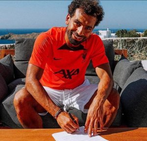 Mohamed Salah yahawe akayabo k'Umushahara yongera amasezerano muri Liverpool