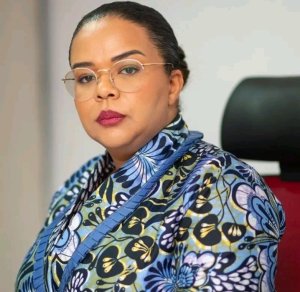 Minisitiri Kayikwamba agiye kurega abatangaje ko atwite
