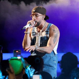 Bad Bunny yaciye uduhigo two kwinjiza miliyari y'amadolari mu bitaramo bye