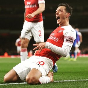 Mesut Ozil ashobora gufatirwa icyemezo gikomeye na Arsenal itakimukoresha