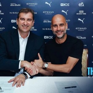 Pep Guardiola yongereye amasezerano muri Man City ari kubakamo ibigwi
