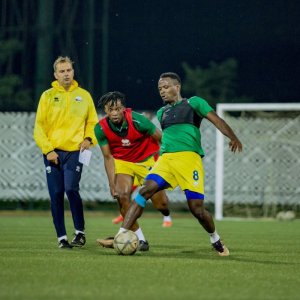 Bwa mbere Amavubi yakoreye imyitozo kuri Sitade ya Huye[AMAFOTO]