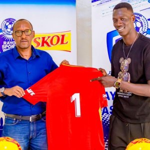 Rayon Sports idafite abakinnyi 5 igenderaho yasinyishije umunyezamu mushya 