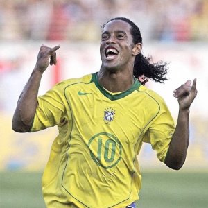 Abakinnyi ba Brazil batangiye kwibasira Ronaldinho wabasuzuguye bikabije