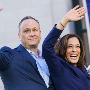 Umugabo wa Kamala Harris yaruciye ararumira ku birego by'uko yateye inda umukozi we wo mu rugo