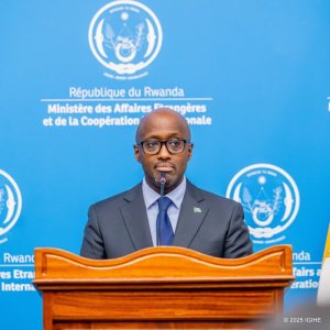 Minisitiri Nduhungirehe yanenze Amerika ikomeje kugereranya M23 na FDLR