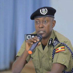 Polisi ya Uganda yavuze ko bazakomeza kugenzura urugo rwa Bobi Wine