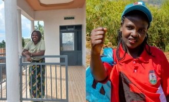 Uwaririmbye “Azabatsinda Kagame” yahawe inzu y'agatangaza