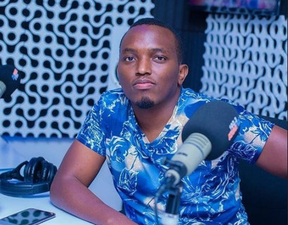 Tom Close yavuze abahanzi bagombaga guhanganira igikombe cya PGGSS yegukanye muri 2011