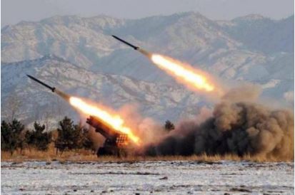 Korea ya Ruguru yarashe ibisasu byinshi bya misile mu gihe Abanyamerika banjiye mu matora