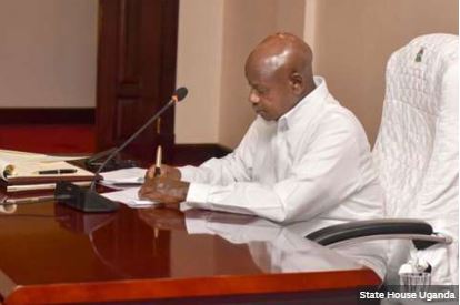 Uganda: Perezida Museveni yasinye itegeko rikumira Abatinganyi