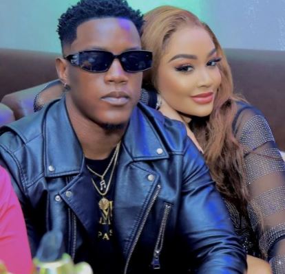 Zari yongeye guterana amagambo n'abamwibasira bamubwira ko yikundisha ku musore ukiri muto