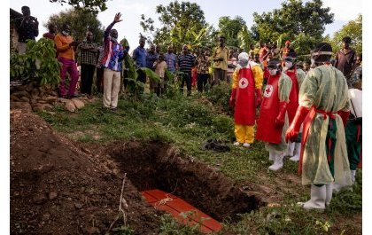 Abanya-Uganda babujijwe gusuhuzanya kubera Ebola