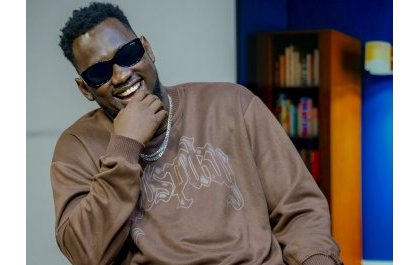 Inshuti ye yishwe areba, we ararokoka! Levixone, umwana wo kumuhanda wabaye icyamamare muri Uganda