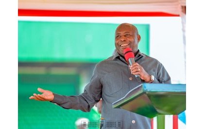 Perezida Ndayishimiye yibasiye bikomeye abajyanama bamutengushye