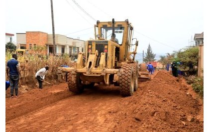 Minisitiri Murangwa yashyize umucyo ku cyahagaritse kubaka imihanda igirwamo uruhare n'abaturage