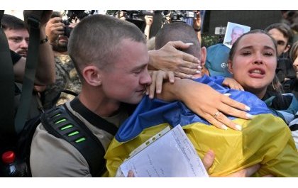 Ukraine n'u Burusiya byahanye imfungwa z'intambara zirimo izari zimaze imyaka irenga 10 zifunze