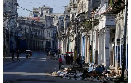 Cuba yugarijwe n'umunuko w'imyanda kubera ibura rya lisansi