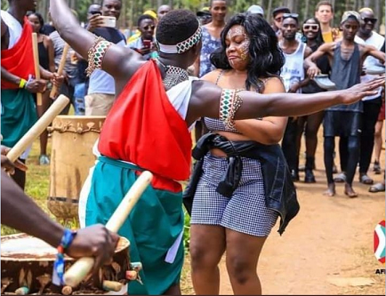 Uburundi bwababajwe nuko ingoma zabwo zakoreshejwe mu gitaramo kivugwamo ubusambanyi