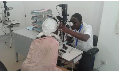 Irinde Gushyira imiti mu maso utandikiwe na muganga –Inzobere