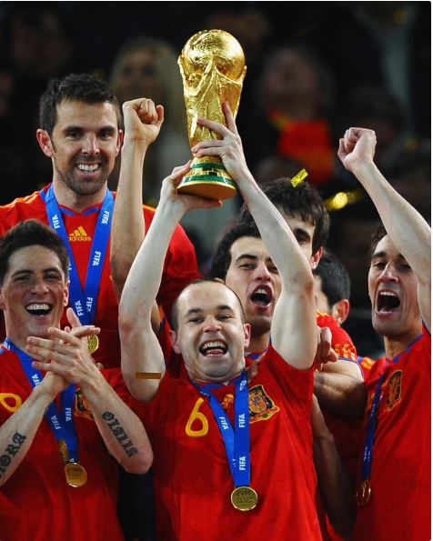 Andrés Iniesta wamamaye mu ikipe ya Barcelona agiye guhagarika gukina ruhago