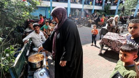 Abantu benshi bahungiye ibitero bya Israel mu mujyi muto cyane utashobora kubakira 