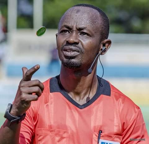 Umusifuzi wikomwe n'abakunzi ba Rayon Sports niwe wahawe umukino wabo na APR FC