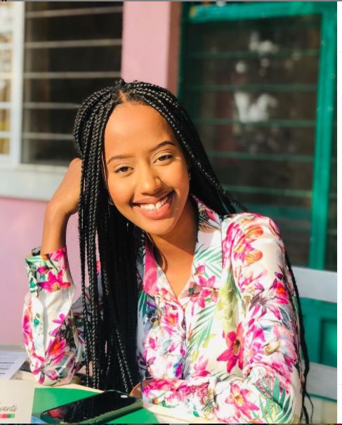  Miss Nishimwe Naomie ari mugahinda gakomeye ko kubura Sekuru we