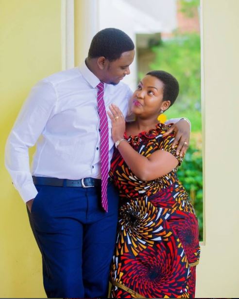 Clarisse Karasira yizihije umunsi yahuriyeho n'umugabo ,amutaka amagambo y'urukundo 