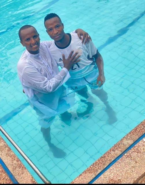 Byiringiro Lague yabatijwe mu mazi menshi