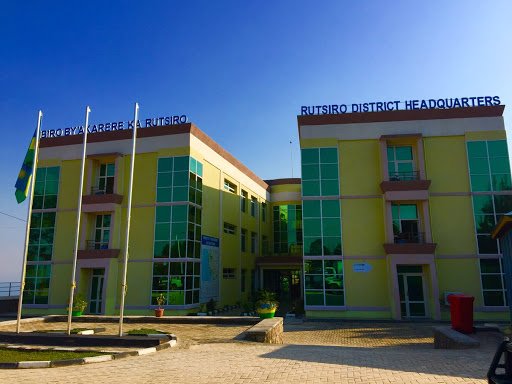 Rutsiro: Abakozi 16 b'akarere barimo n'abanyamabanga nshingwabikorwa b'imirenge 5 bahagaritswe by'agateganyo