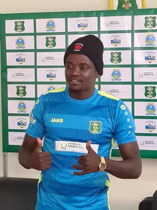 Muhadjiri yahishuye impamvu yateye umugongo Rayon Sports bari bumvikanye akigira muri AS Kigali