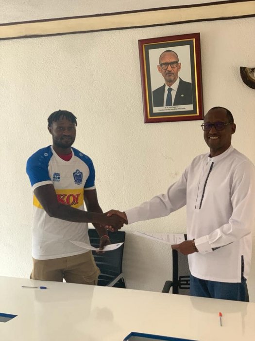 Rayon Sports yasinyishije myugariro Kiyovu Sports yagenderagaho