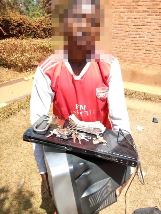 Bugesera:Umusore yafatiwe muri gare yibye ibikoresho byo munzu by'aho yakoraga