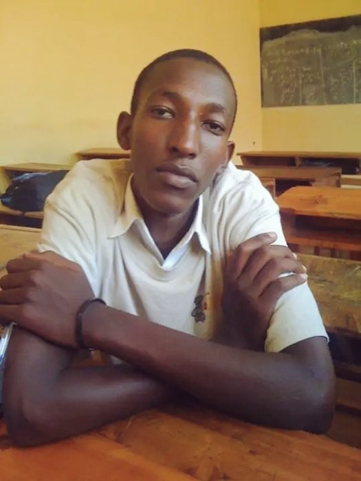 Amafoto ya bamwe mu bastar bo mu Rwanda mbere yuko baba ibyamamare