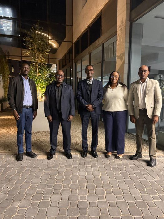 Minisitiri Nduhungirehe n'itsinda ayoboye bageze muri Afurika y'Epfo mu biganiro byo kuzahura umubano w'ibihugu