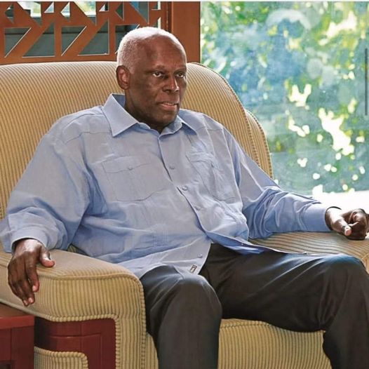 José Eduardo dos Santos wayoboye Angola imyaka 38 yatabarutse