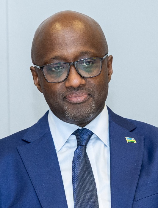  Nduhungirehe yakeje Dr,Ayebare yizeza ubufatanye burambye