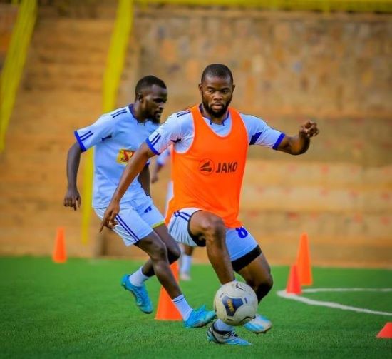 Byinshi kumishahara y'amezi umunani,Aruna Mousa Madjaliwa yishyuza Rayon Sports.