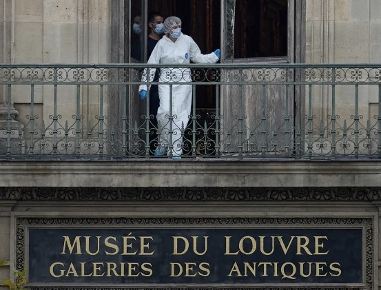 Agaciro k'ibyibwe mu nzu ndangamurage ya Louvre karenga miliyari 100 Frw