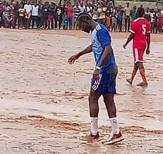Sadio Mane yahaye isezerano abavuka mu cyaro cy'iwabo nyuma yo gukinira mu byondo