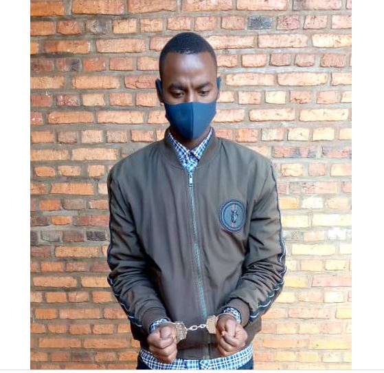 Polisi yataye muri yombi umugabo wiyitaga umusirikare akambura abaturage