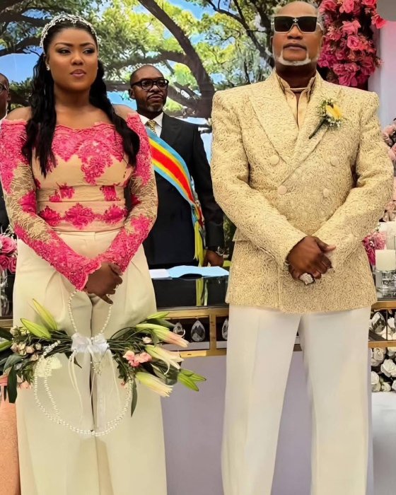 Bahujwe n'umuziki! Koffi Olomidé yasezeranye n'umukunzi we nyuma y'imyaka 20 -AMAFOTO