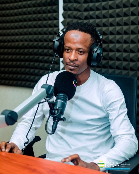 Haruna Niyonzima yasubije abavuga ko nyina afite amarozi yatumye aba ikirangirire mu mupira w'amaguru