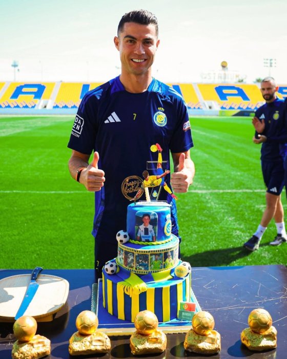 Cristiano Ronaldo yakorewe 'cake' yihariye ku isabukuru ye y'amavuko 
