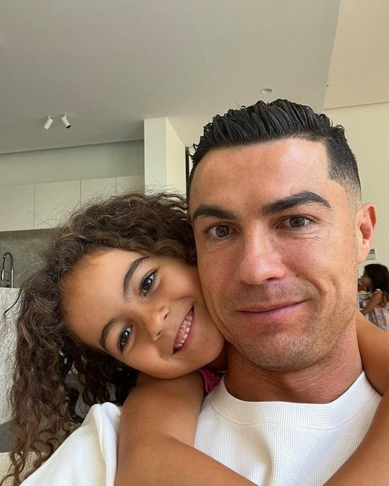Ndi umwana wa Cristiano birahagije, ntabwo nkeneye kuzagira akazi nkora ninkura