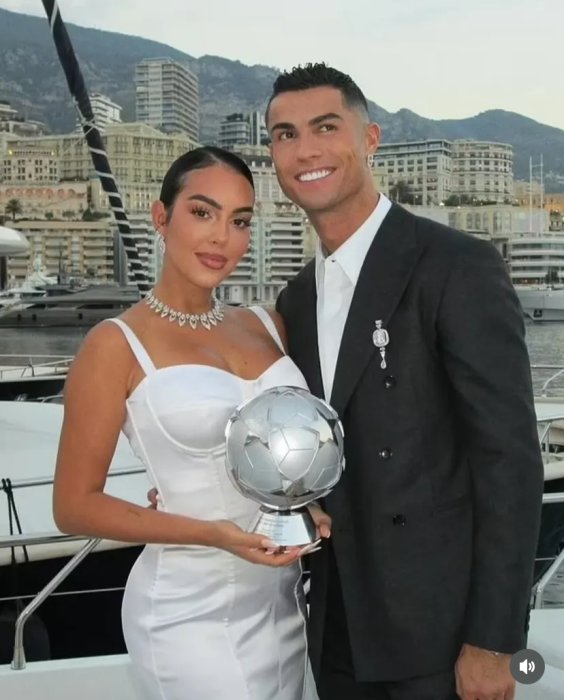 Hifashishijwe impeta y'arenga Miliyari 7 Frw! Cristiano Ronaldo yasabye Georgina Rodríguez kumubera umugore