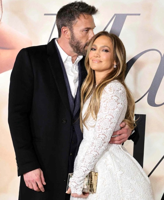  Jennifer Lopez yavuze impamvu yishimira kuba nta mukunzi afite